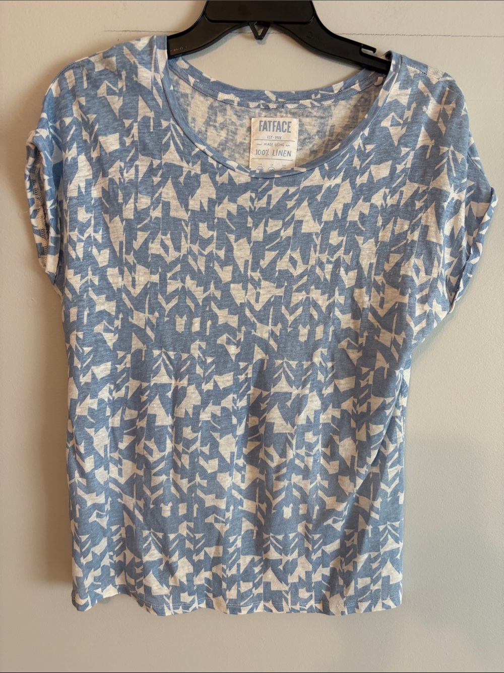 FatFace Blue and White Short Sleeve 💯 Linen Tee. 6- fits like med.
